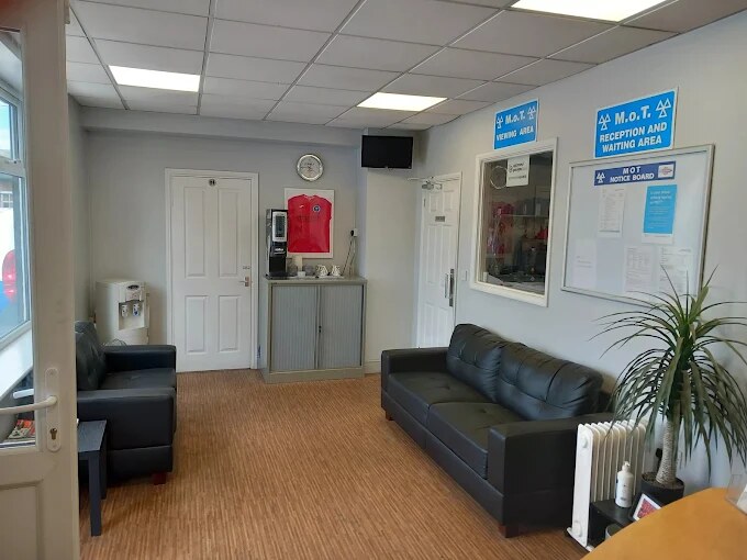 Groves Autos MOT reception and waiting area
